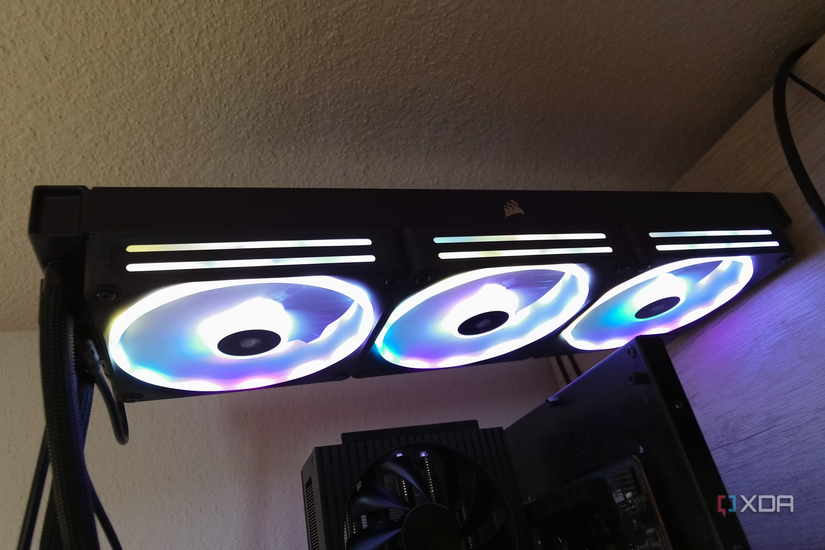 Corsair iCUE Link H170i LCD radiator and fans.