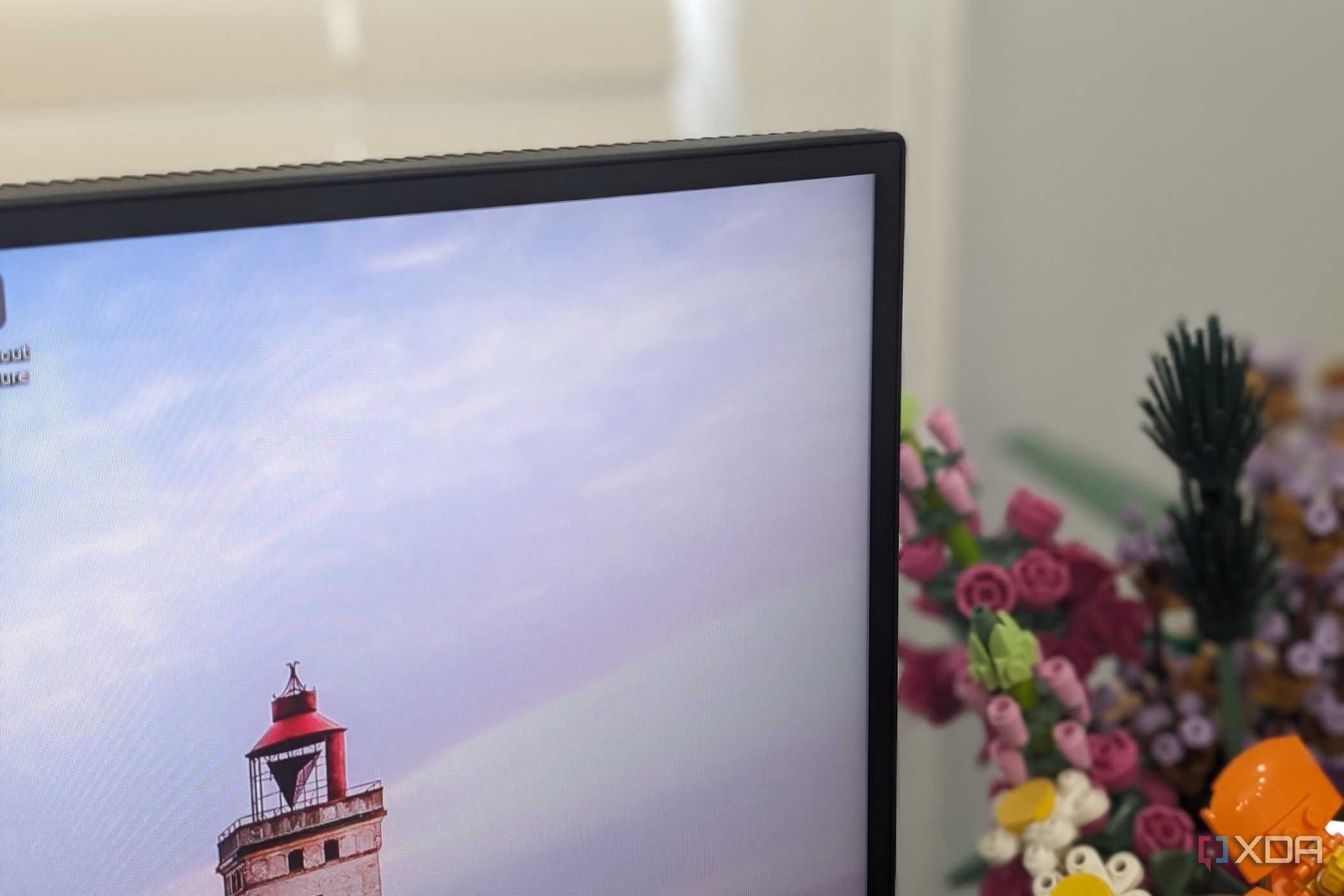 The side bezels on the Dell UltraSharp27 Thunderbolt Monitor