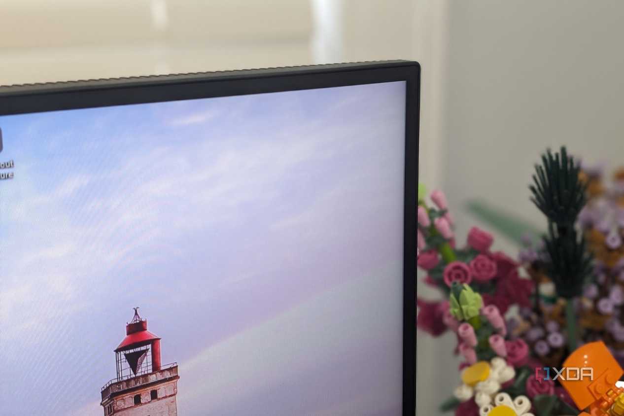 The side bezels on the Dell UltraSharp27 Thunderbolt Monitor
