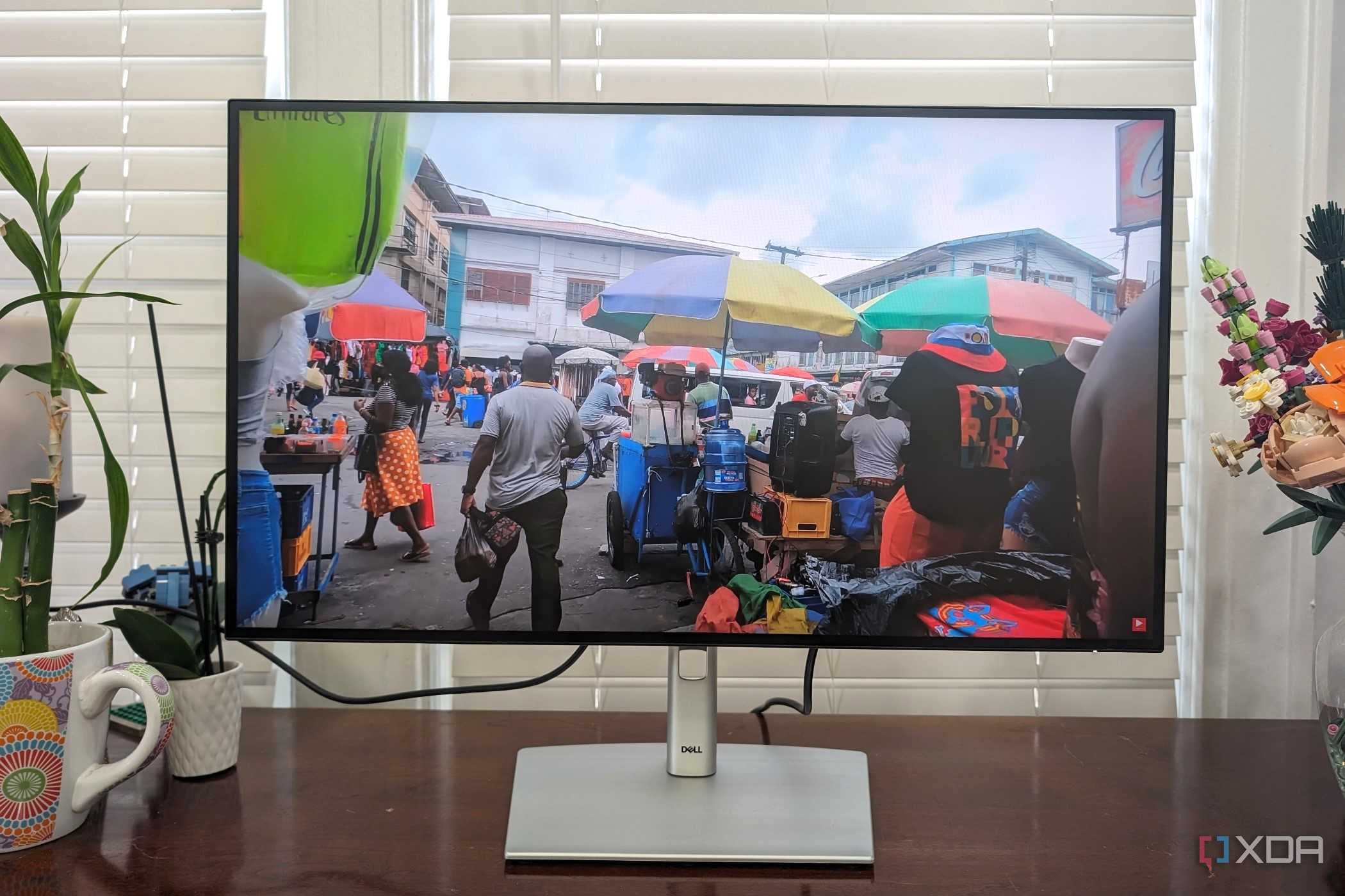 A image of a market in Guyana on the Dell Ultrasharp 27 monitor
