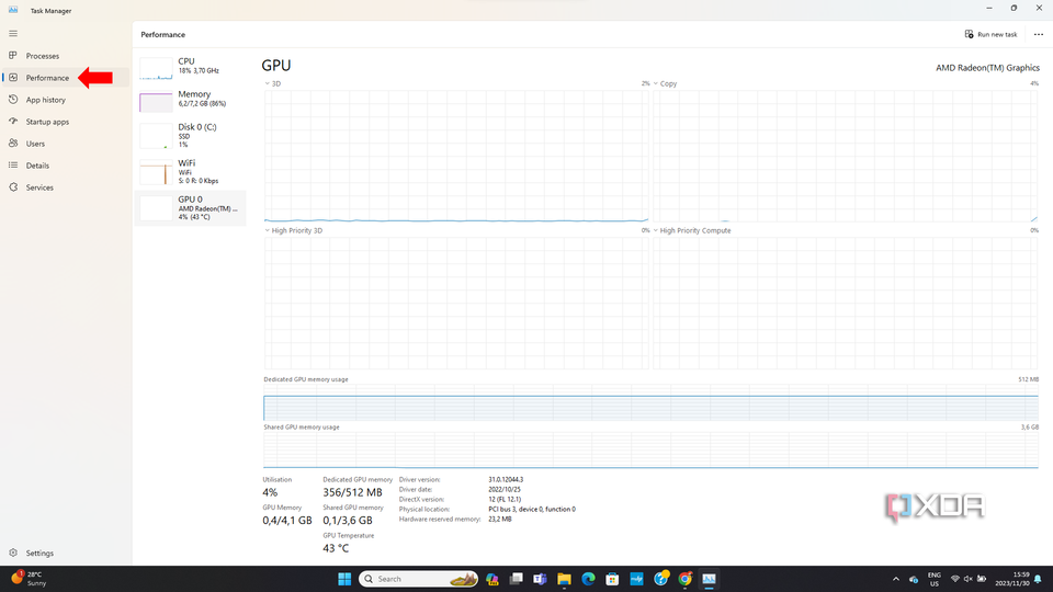 Task Manager with 'Processes' tab selected, showing a list of running applications and background processes.