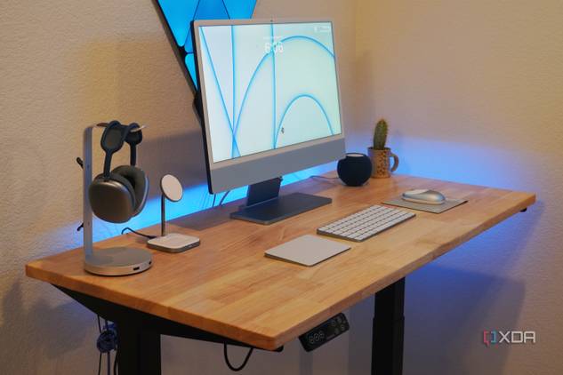 A desk setup on a FlexiSpot E7 Pro standing desk.