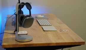 The side profile of a FlexiSpot E7 Pro standing desk.