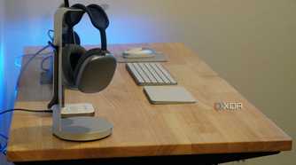 The side profile of a FlexiSpot E7 Pro standing desk.