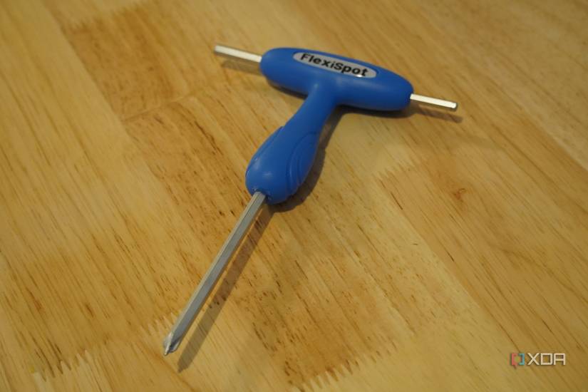The FlexiSpot screwdriver tool.