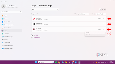 Windows settings showing Riot Games applications including Riot Client, Riot Vanguard, and VALORANT with an option highlighted to uninstall.