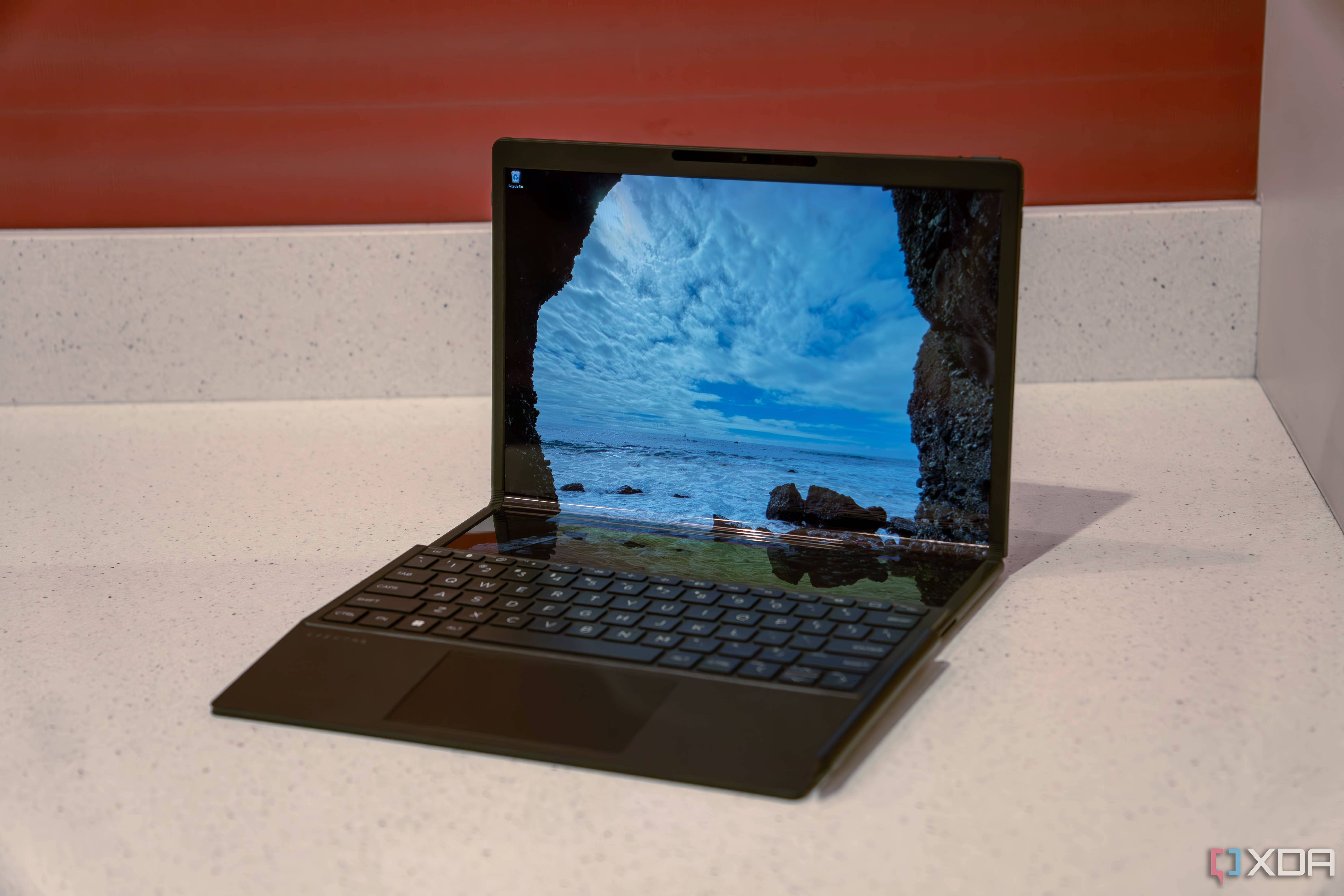 HP Spectre Foldable-30-1