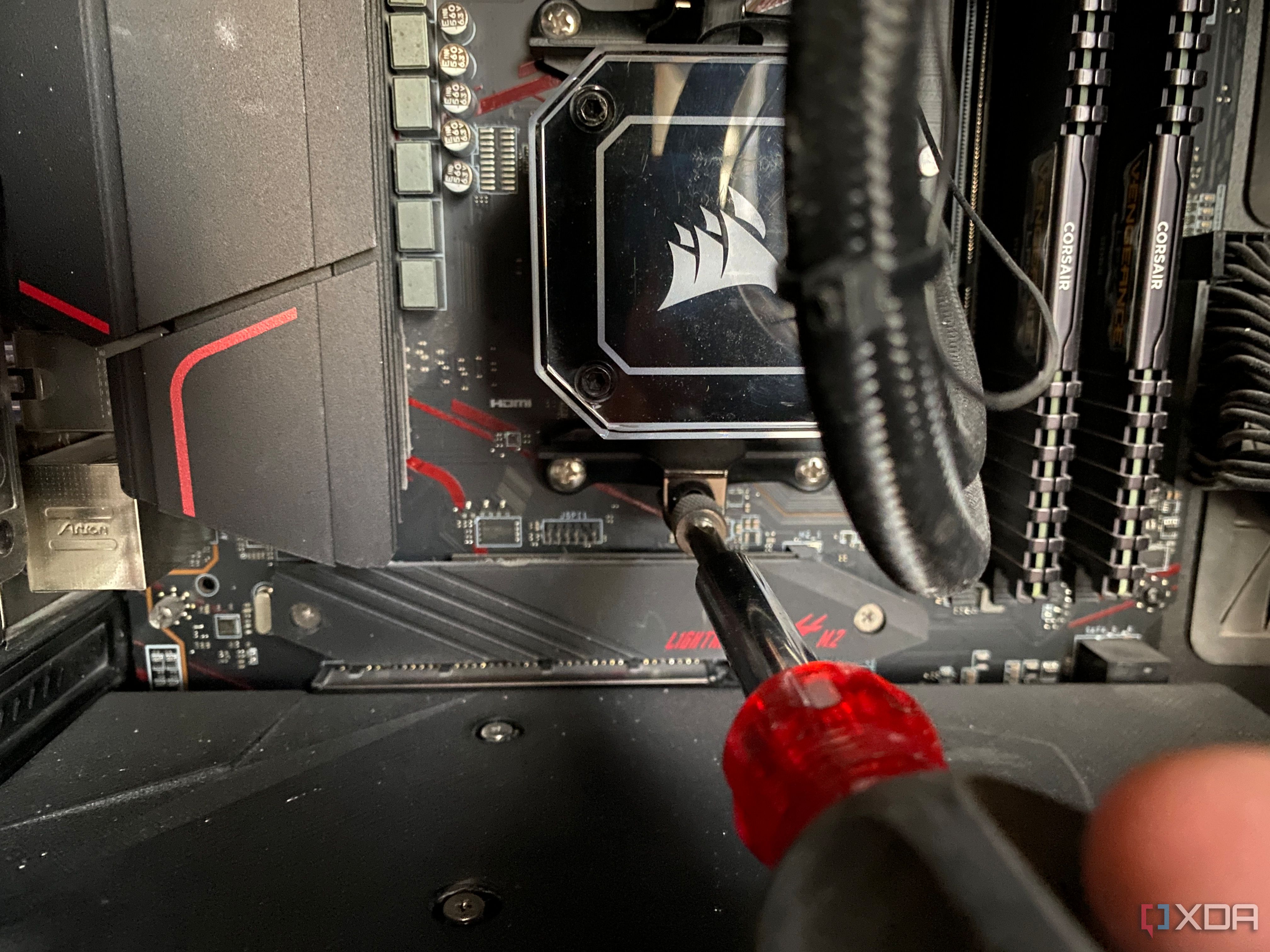 Removing CPU heatsink and pump with a screwdriver