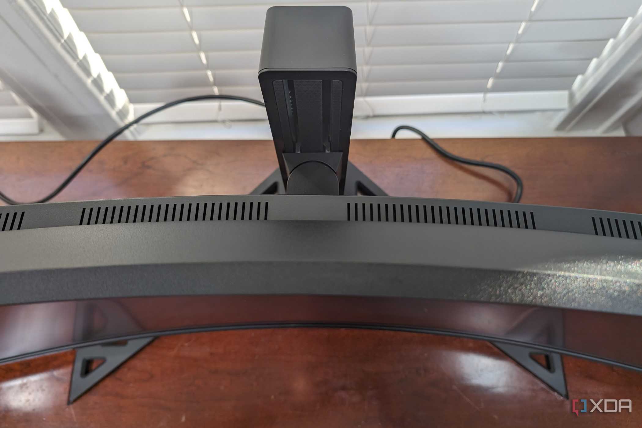 The Legion R45w-30 Monitor from the top showing the curve of the monitor