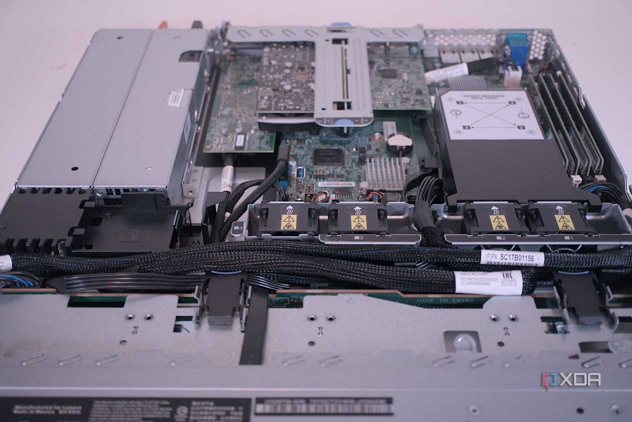Looking inside the Lenovo ThinkServer SR250 V2