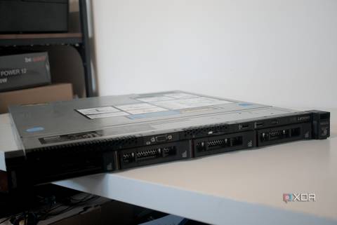 Front of the Lenovo ThinkSystem SR250 V2
