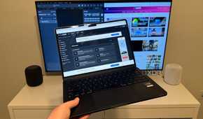 Using a wireless extended display with an M2 MacBook Air and an Apple TV.