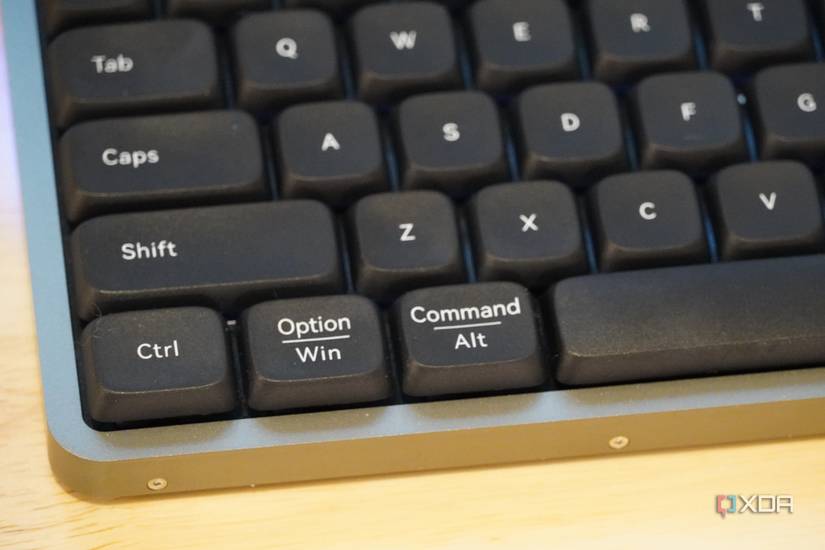 The dual macOS and Windows layouts on the Lofree Flow keyboard.