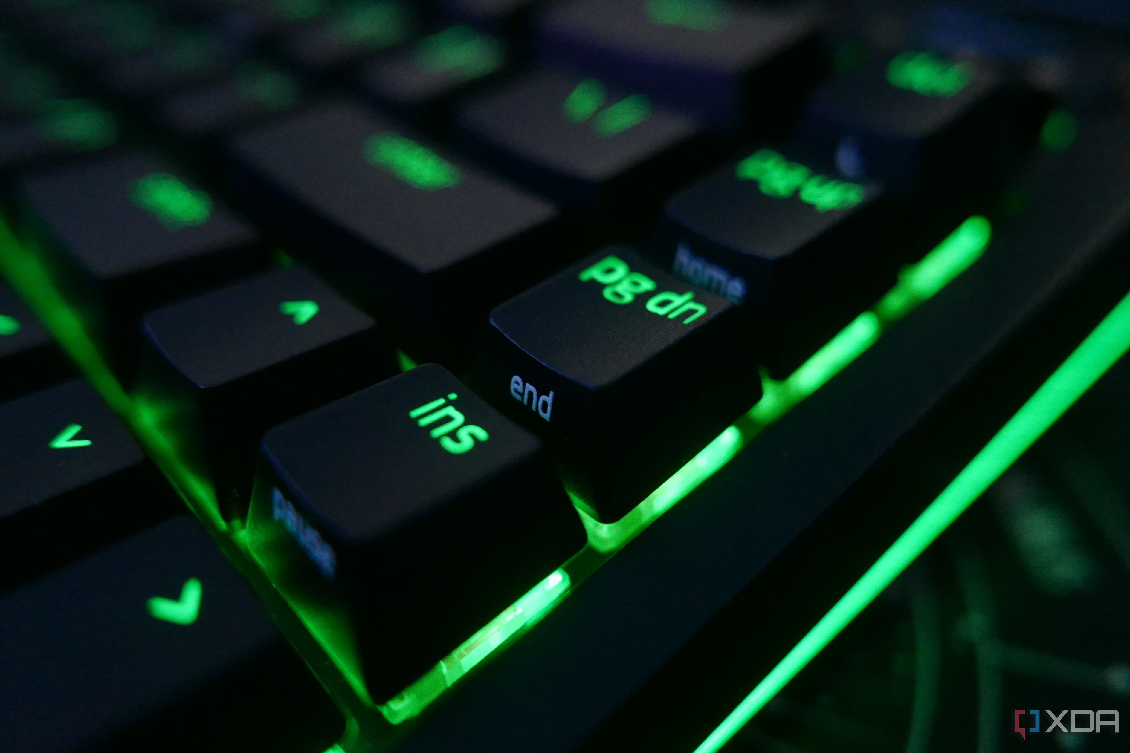 The nav keys on the side of the Blackwidow V4 75%