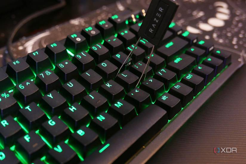 A keycap puller stuck in the The Razer BlackWidow V4 75%