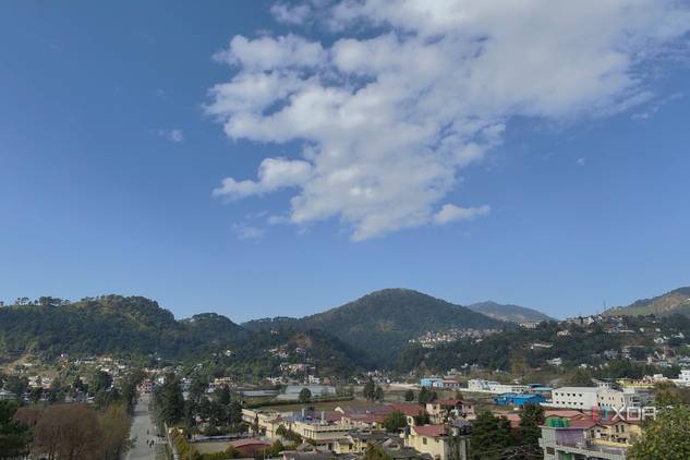 A panoramic shot captured using the OBSBOT Tail Air webcam