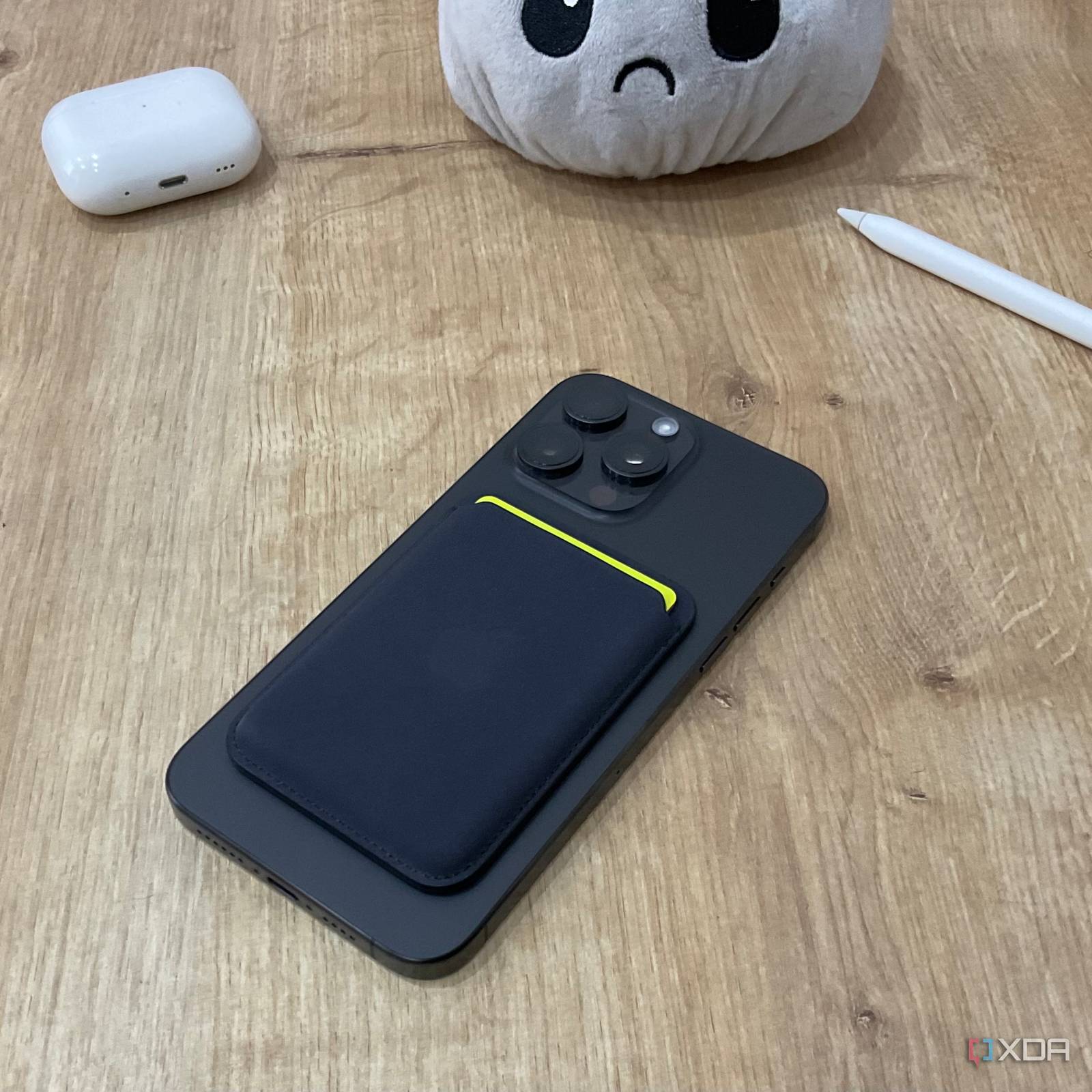 Apple FineWoven Wallet review: Cheaper shell with the same limitations