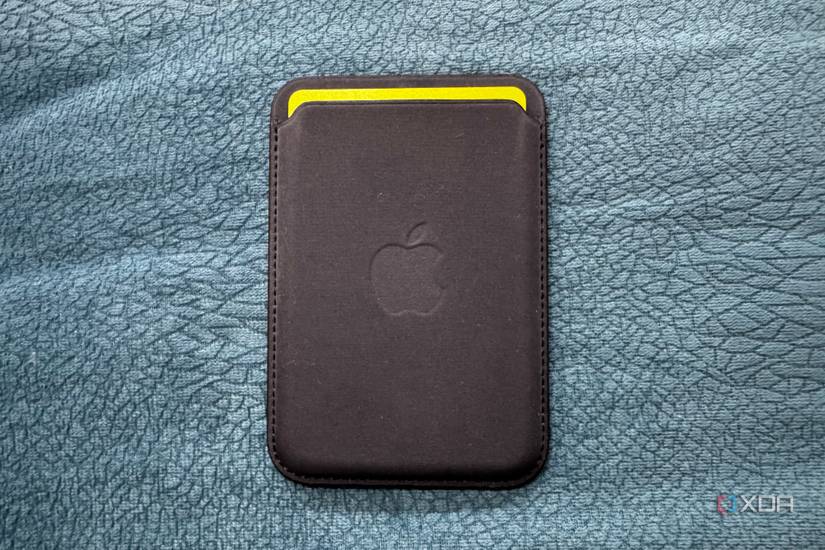 Apple FineWoven Wallet review: Cheaper shell with the same limitations