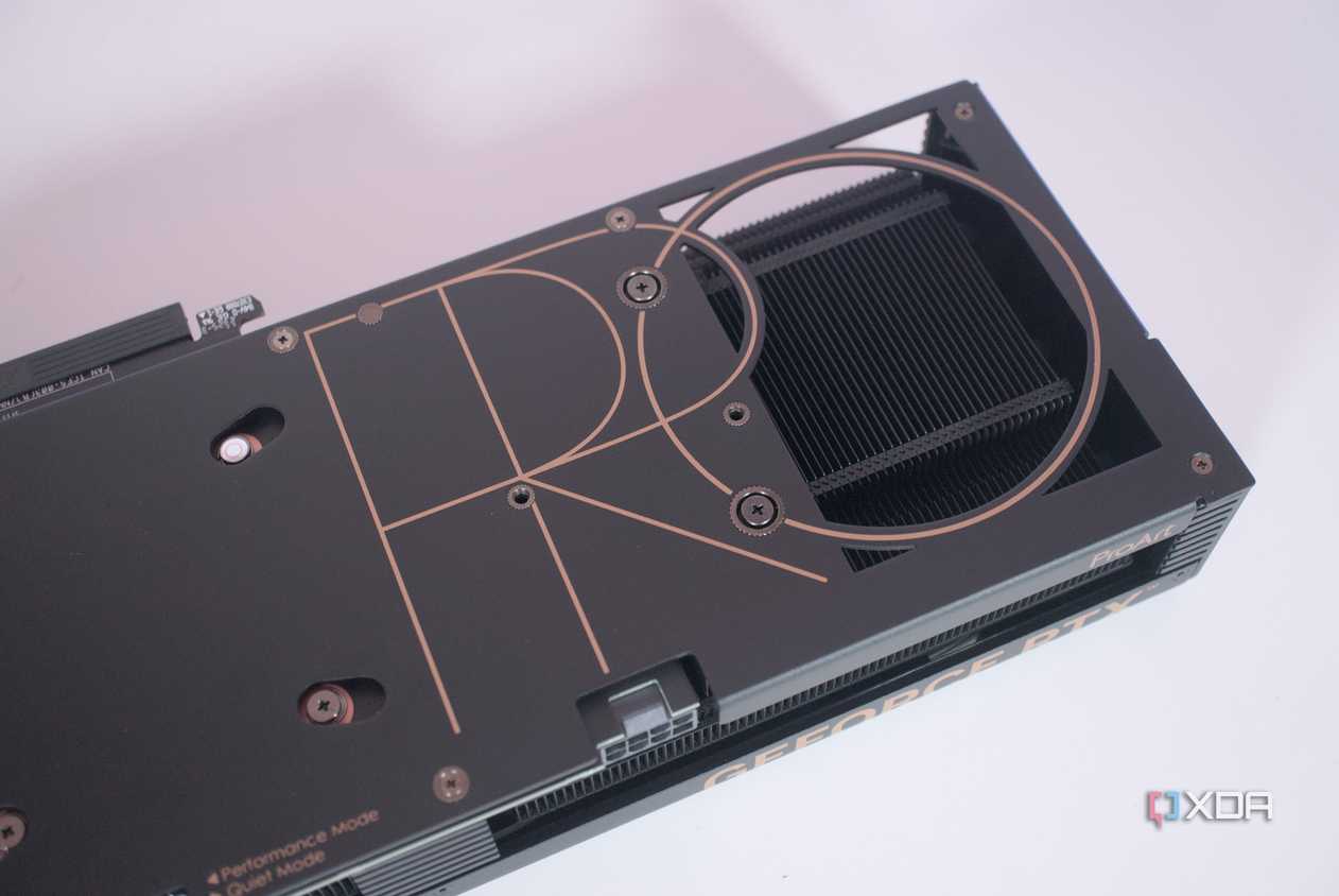 Cose-up view of the Asus ProArt GeForce RTX 4060 Ti PRO passthrough
