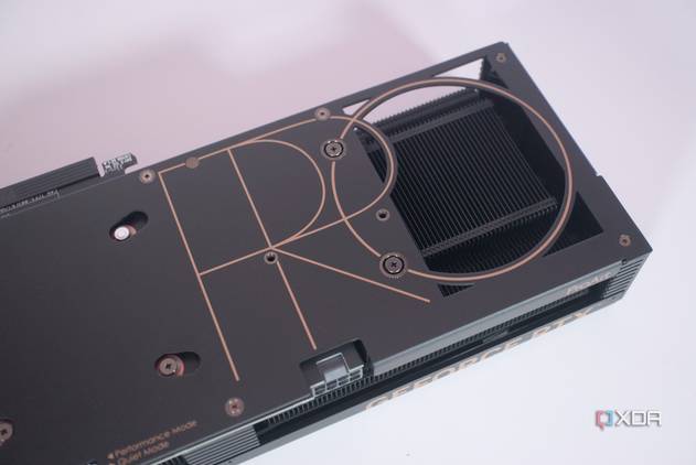 Cose-up view of the Asus ProArt GeForce RTX 4060 Ti PRO passthrough
