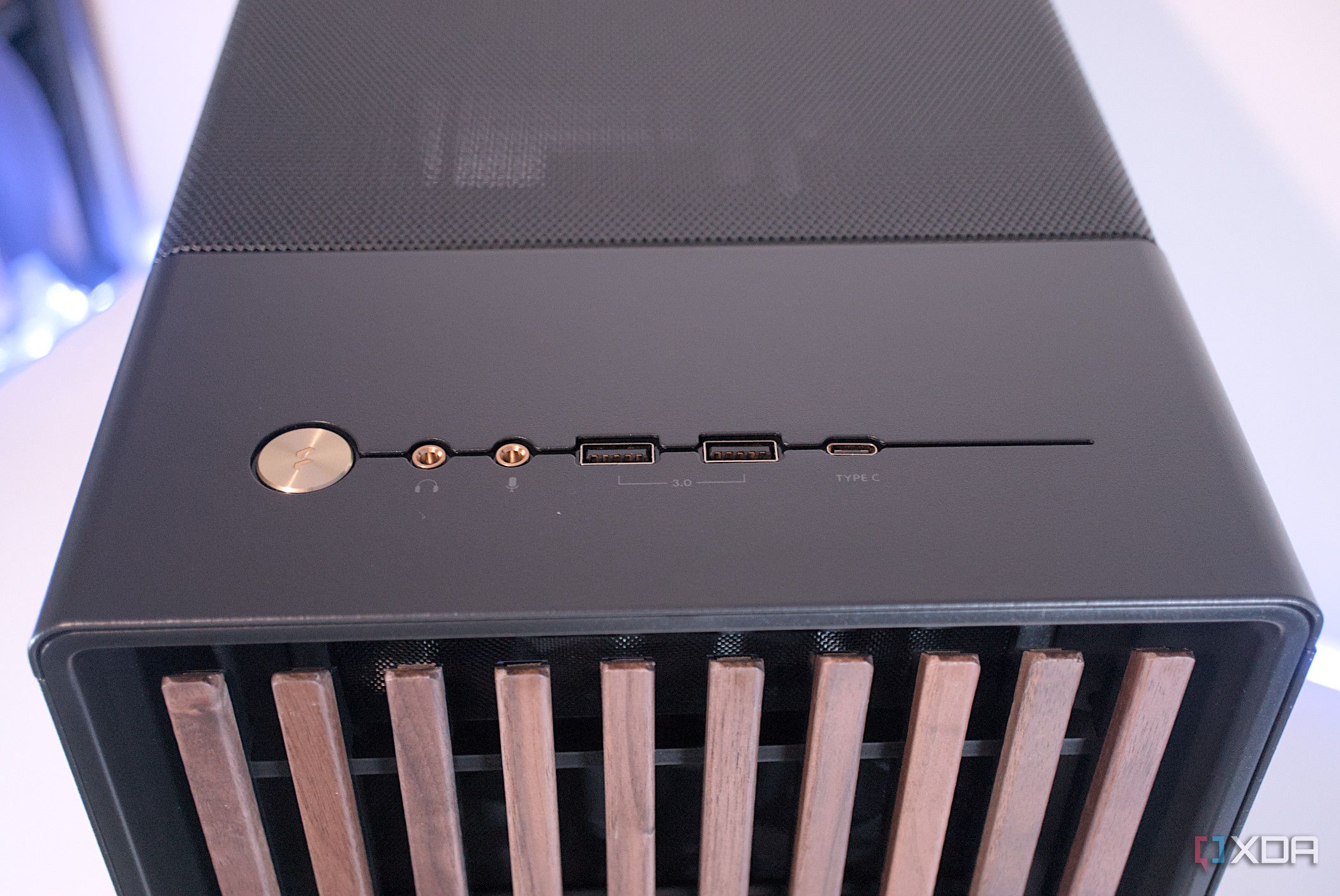 Fractal Design North front I/O