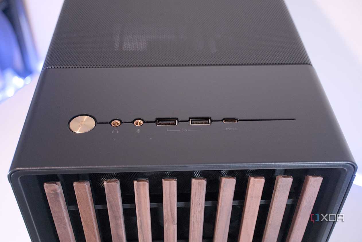 Fractal Design North front I/O