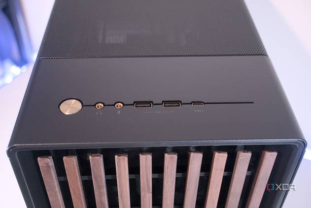 Fractal Design North front I/O