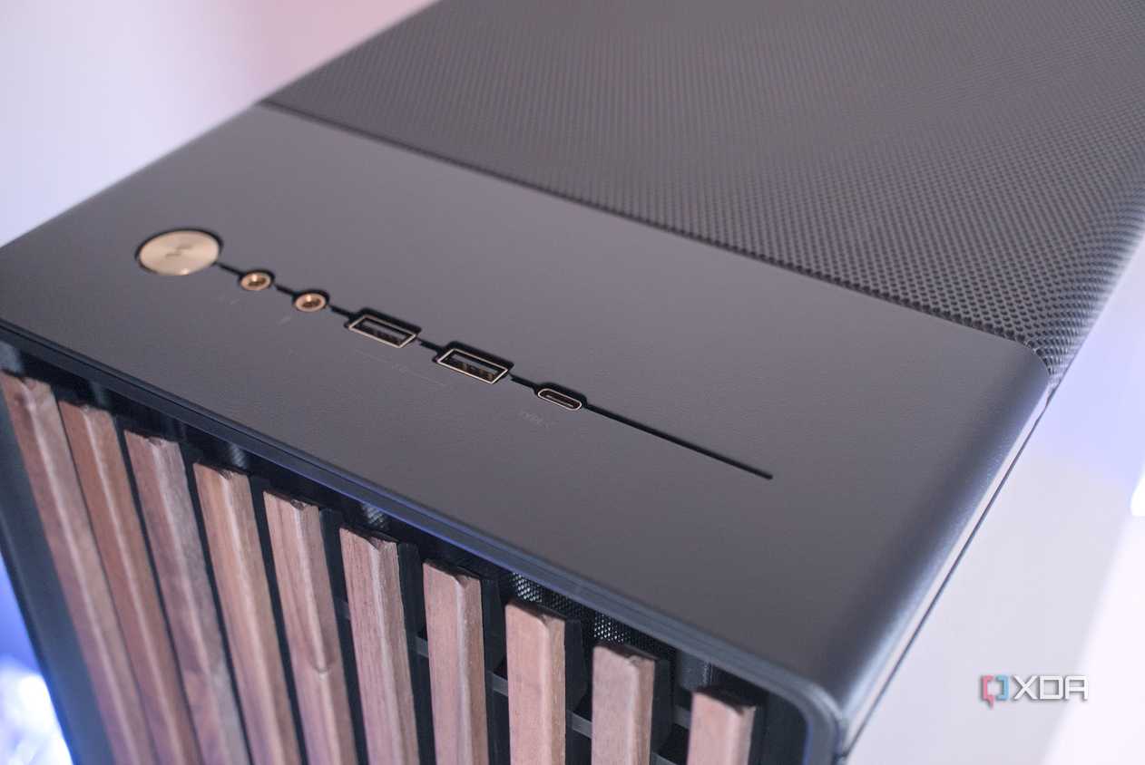 Fractal Design North front I/O