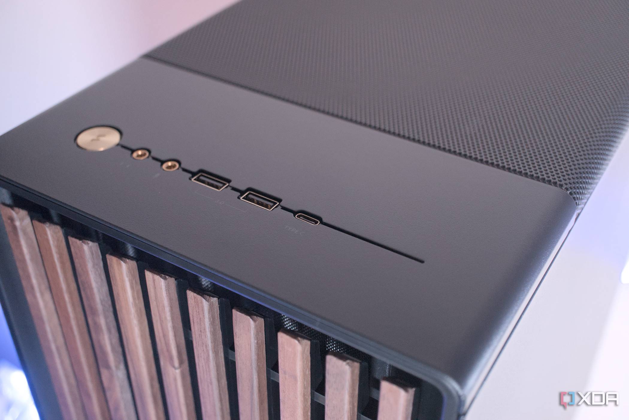 Fractal Design North front I/O