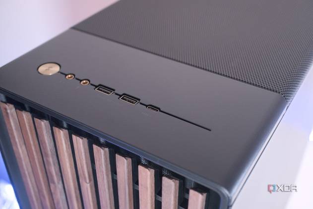 Fractal Design North front I/O
