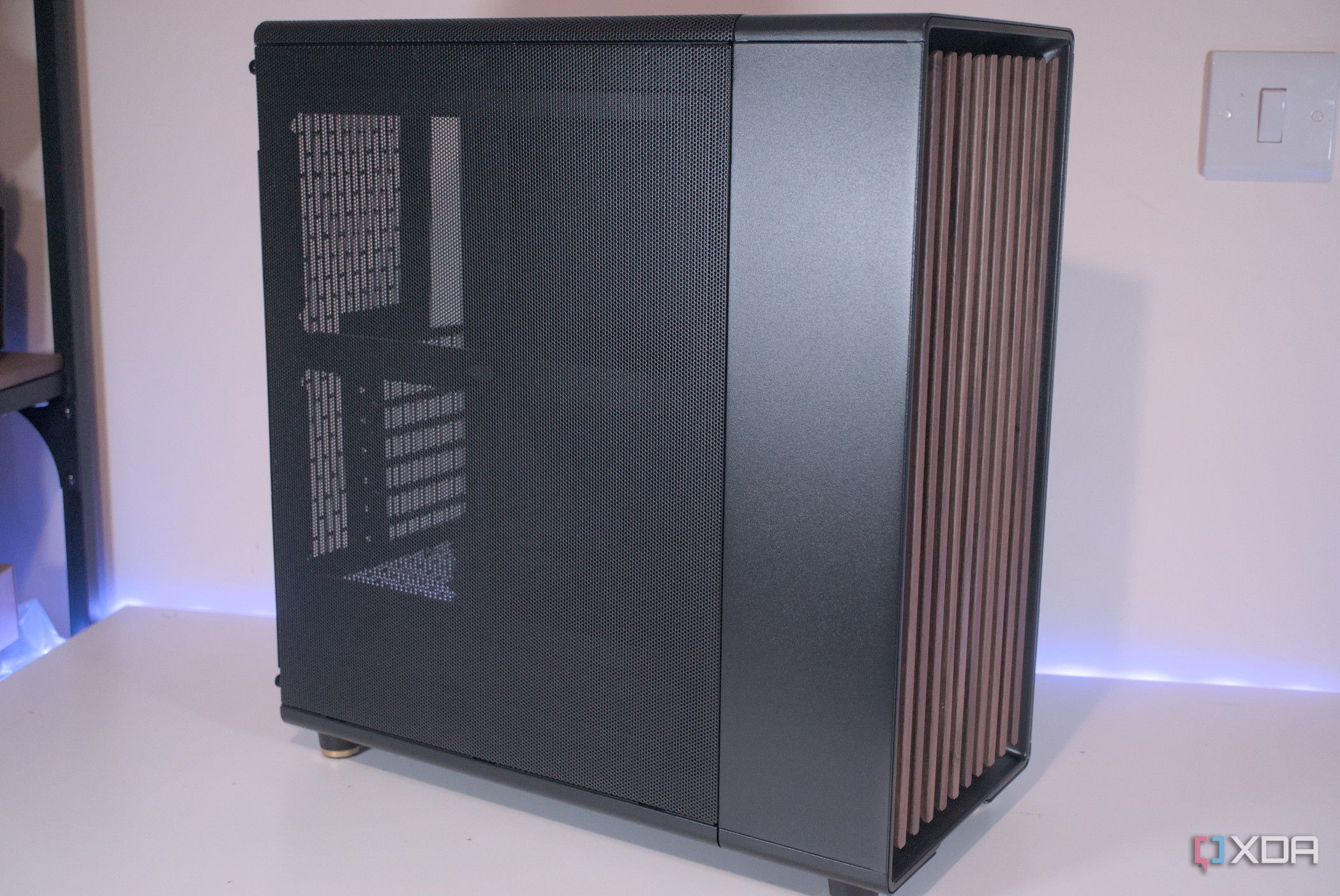 Side view of the Fractal Design North
