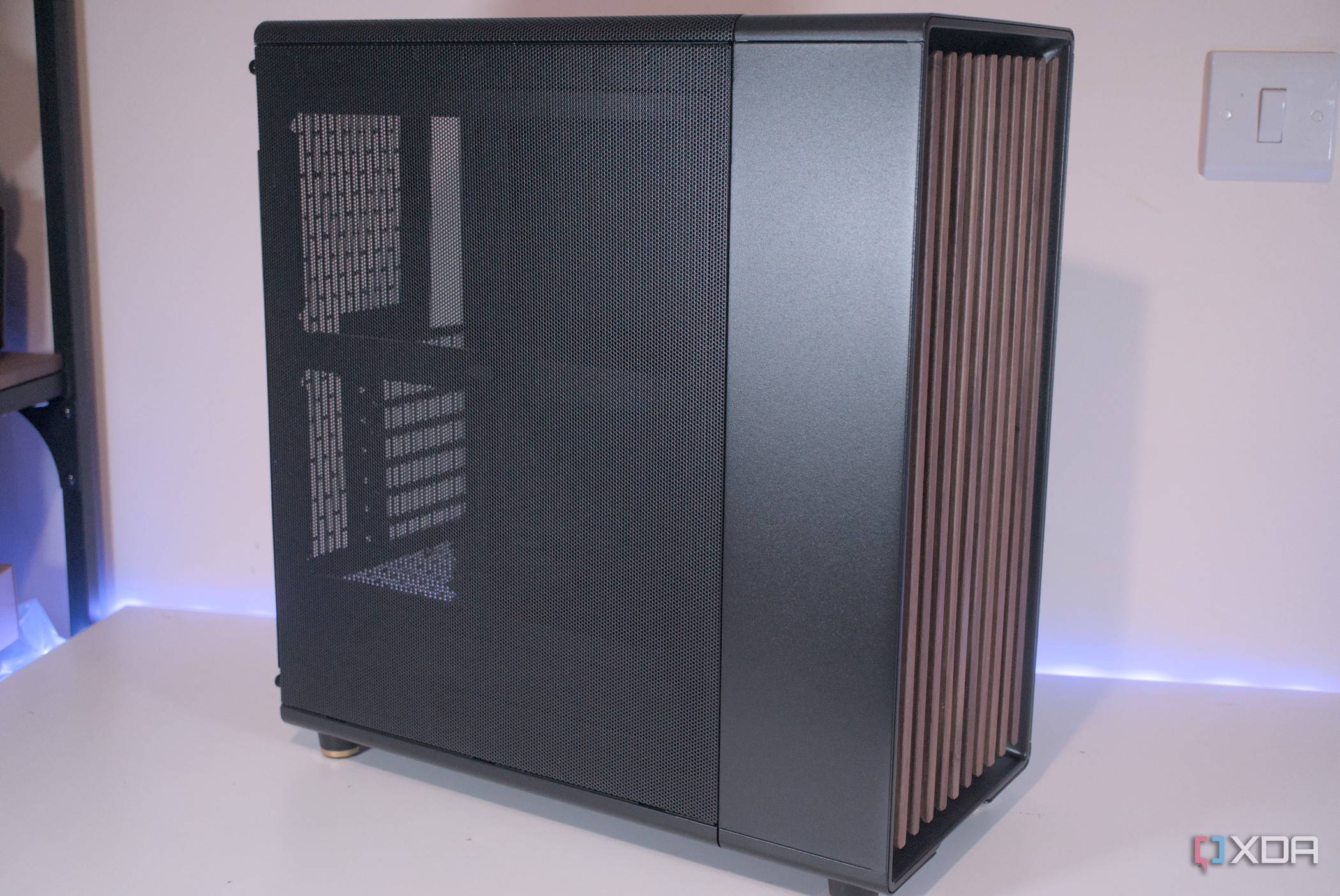 Side view of the Fractal Design North