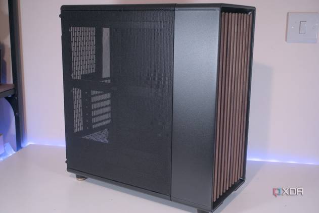 Side view of the Fractal Design North