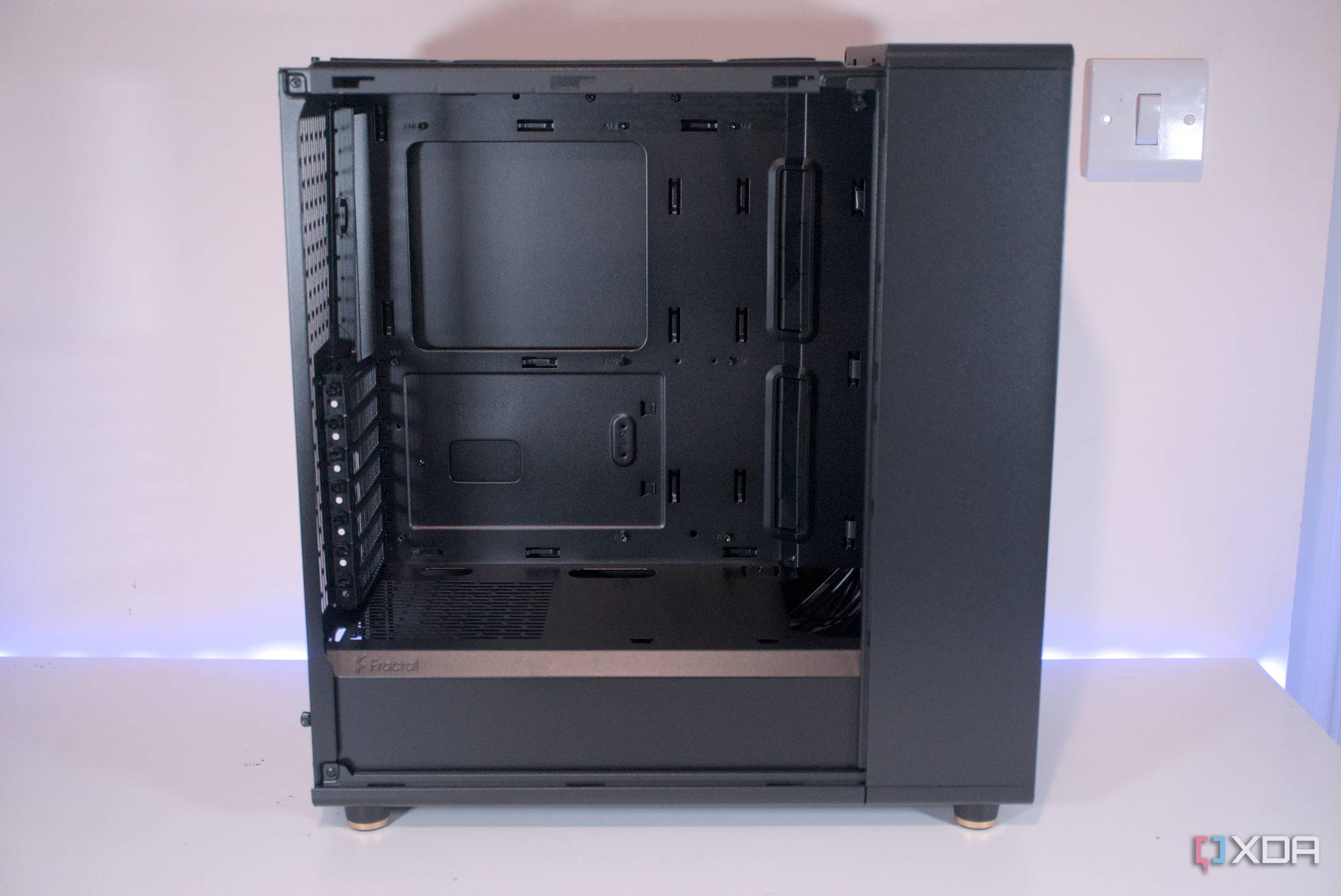 Looking inside the Fractal Design North