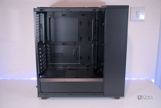 Looking inside the Fractal Design North