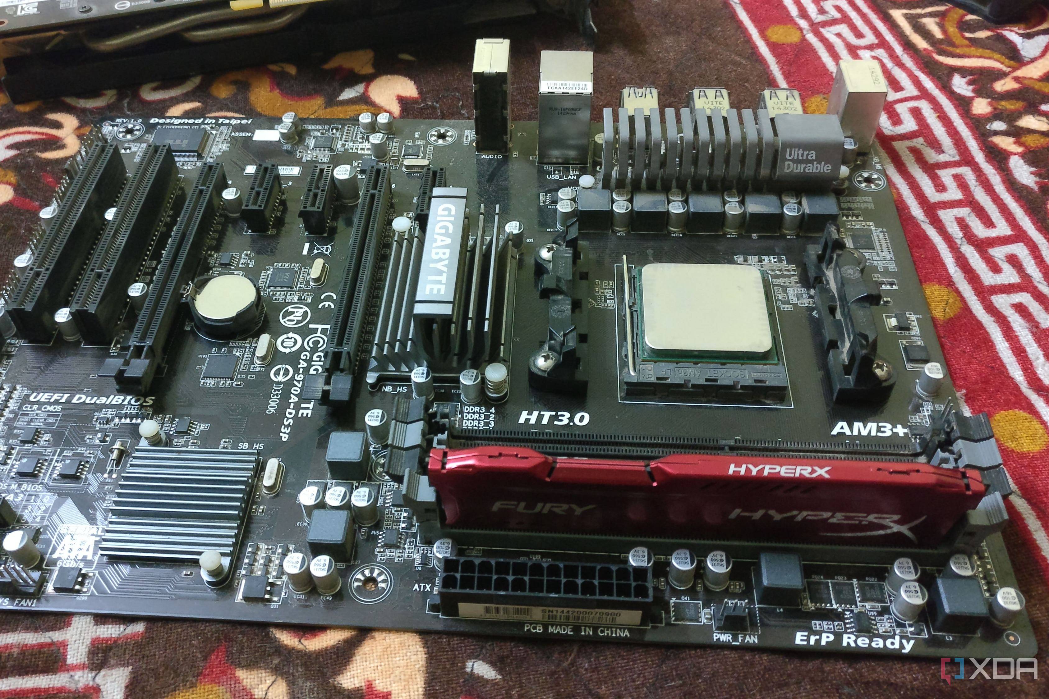 An image of a Gigabyte motherboard with AMD CPU and HyperX RAM.