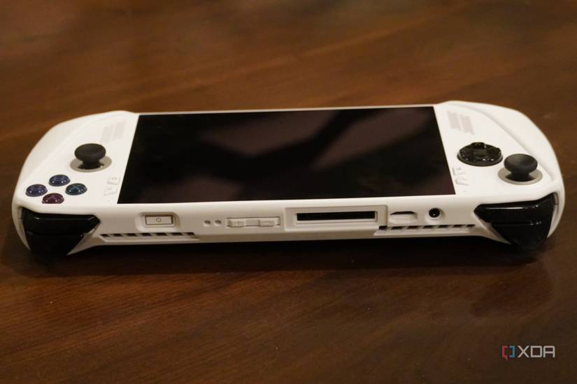 The ports and buttons on the Jsaux Modcase.