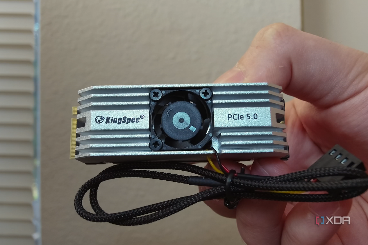 KingSpec VP101 SSD in a hand.