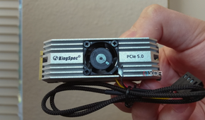 KingSpec VP101 SSD in a hand.