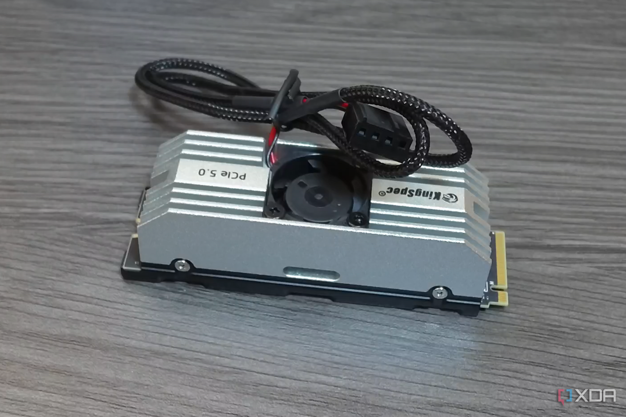 KingSpec VP101 SSD with a focus on the fan cable.