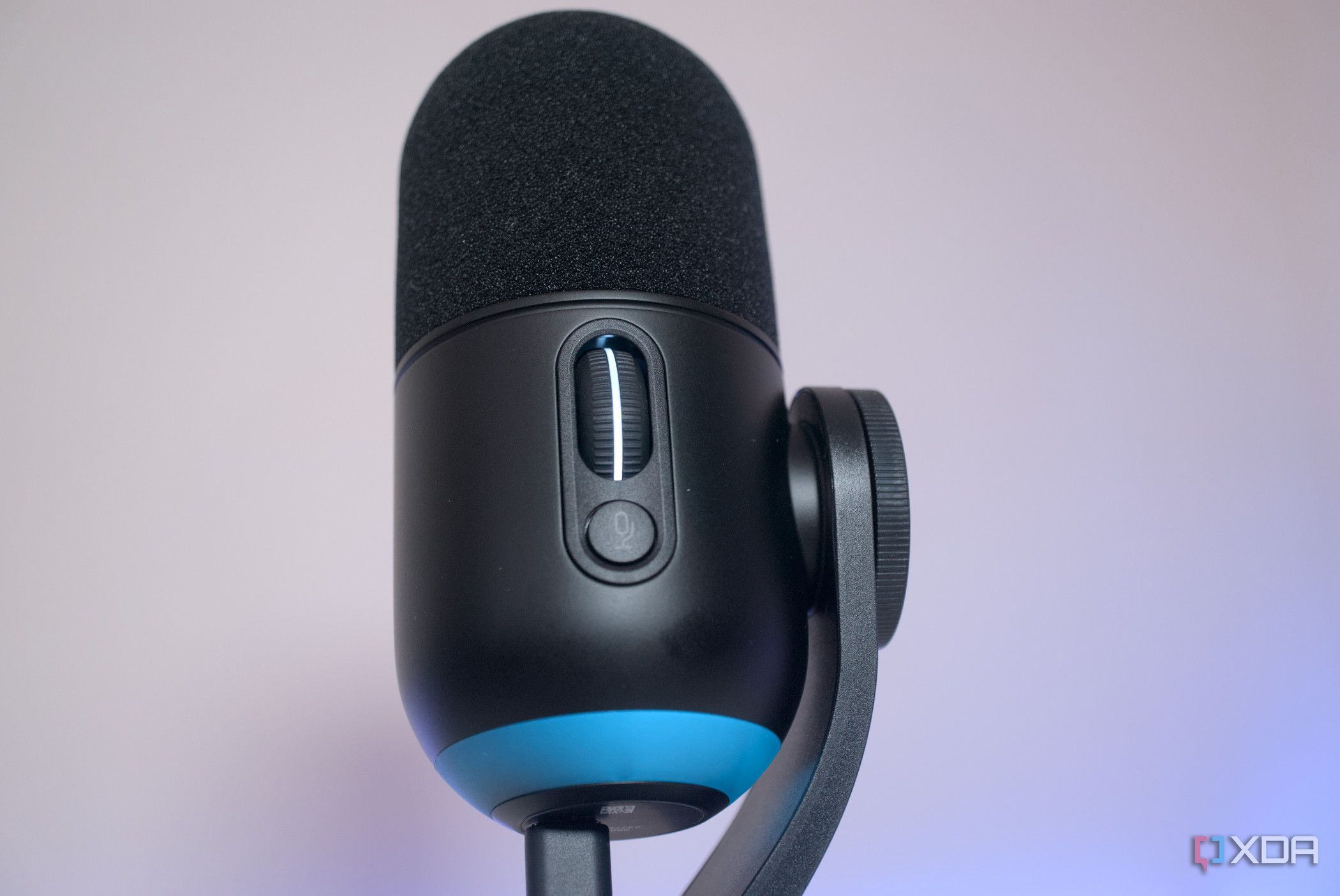Logitech Yeti GX review: An impressive, compact streaming mic