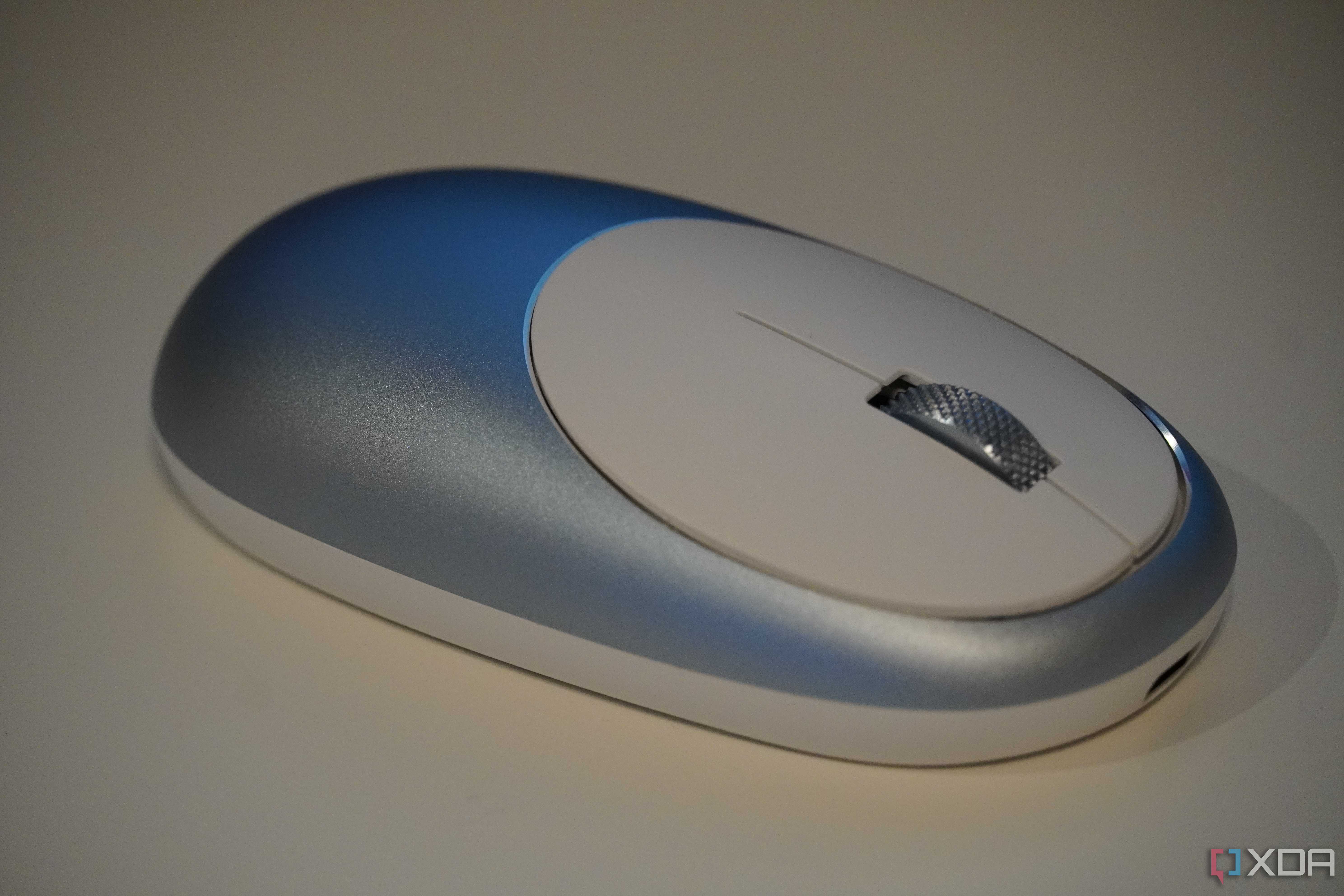 An angled view of the M1 mouse.
