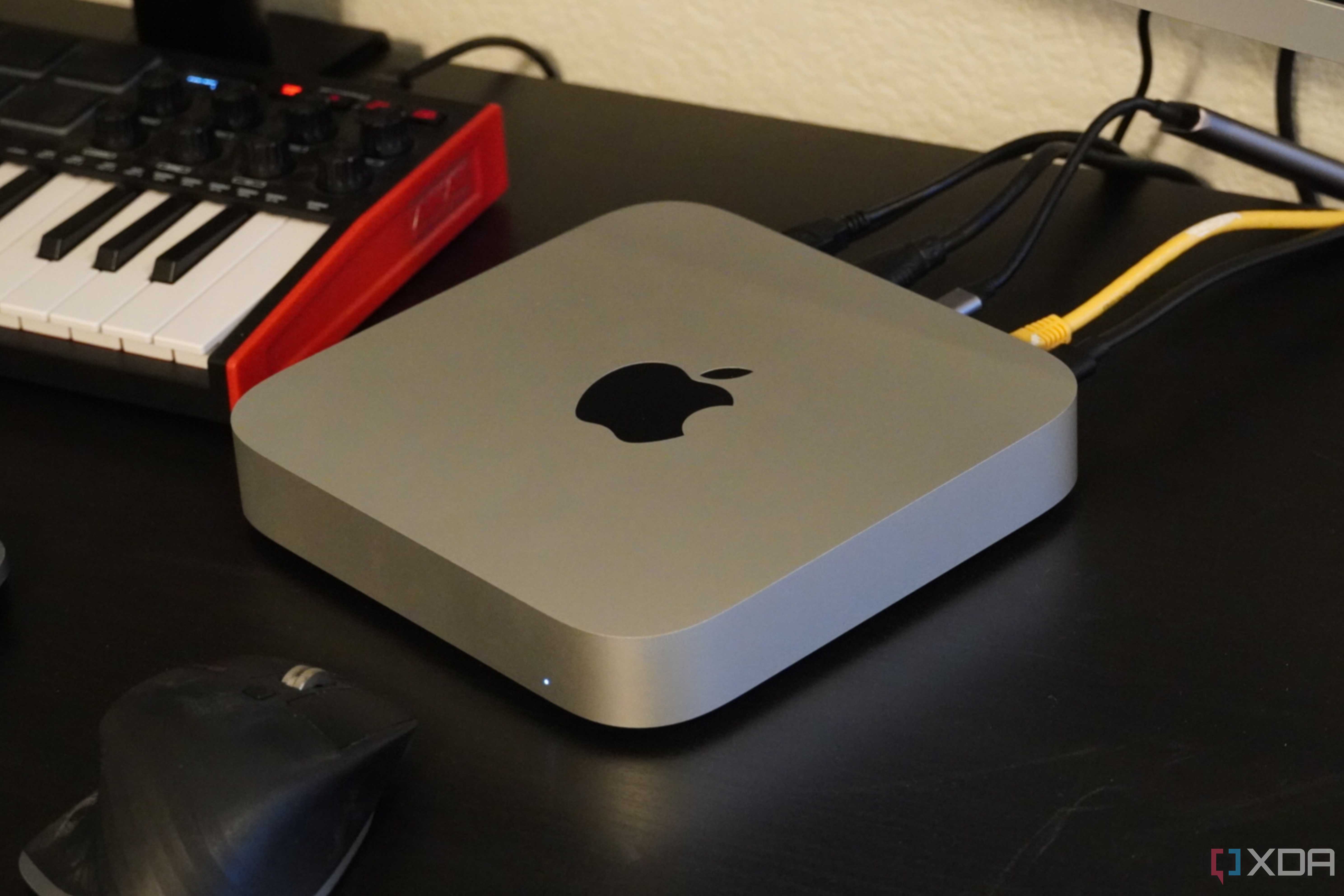 The Mac mini (2023) as part of a desk setup.