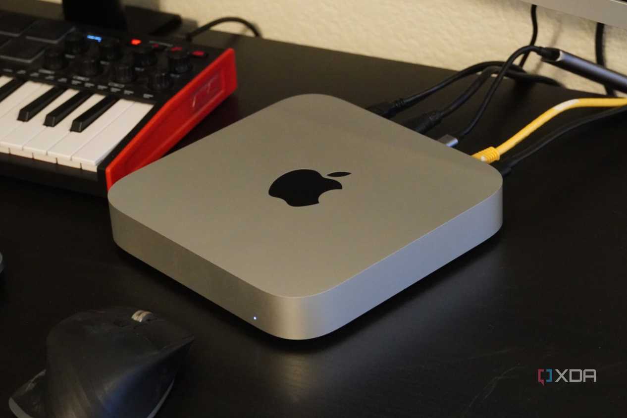 The Mac mini (2023) as part of a desk setup.