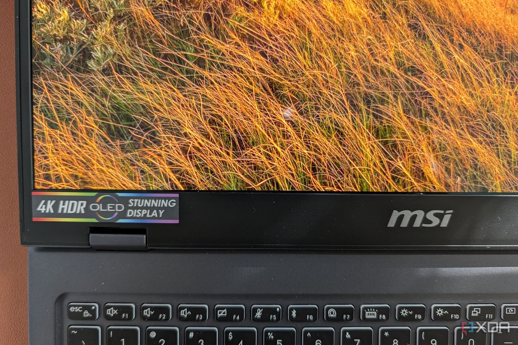 A photo of the lay flat hinges on the MSI Prestige Evo 16 AI 