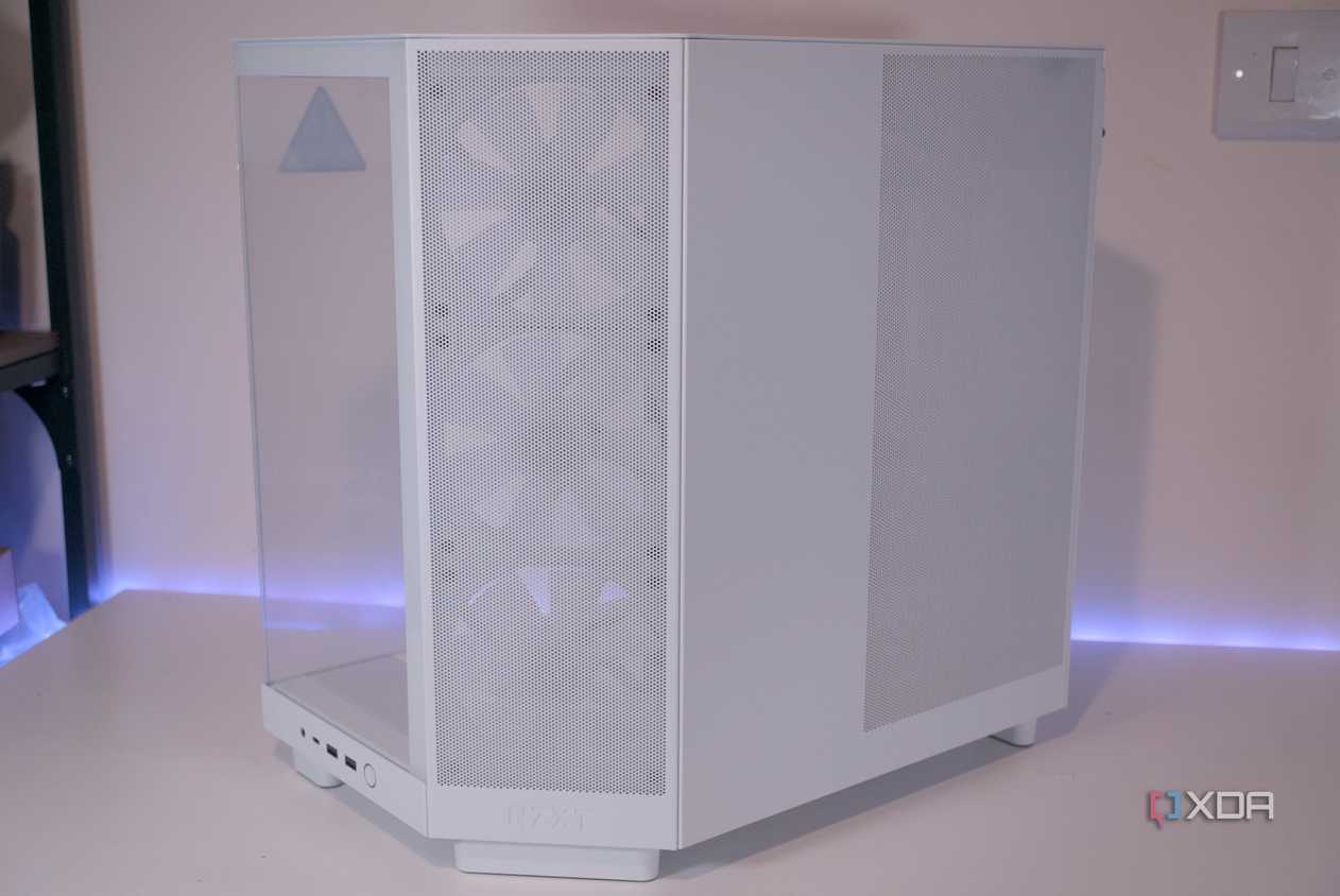 NZXT H6 Flow RGB angled fans