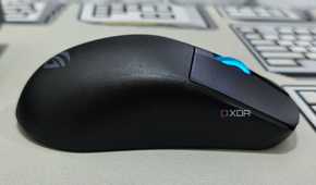An image showing the right side profile of the ROG Harpe Ace Aim Lab Edition mouse.