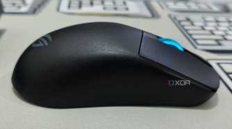 An image showing the right side profile of the ROG Harpe Ace Aim Lab Edition mouse.
