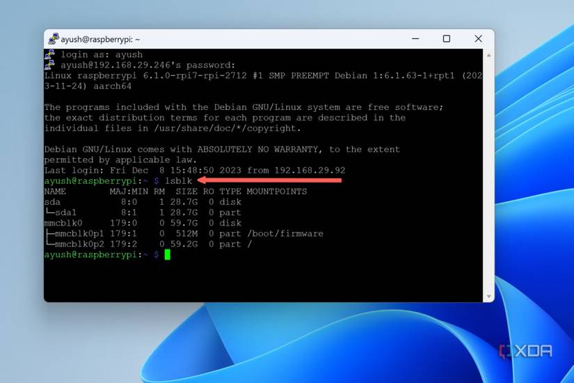 A screenshot of PuTTY with lsblk command highlighted