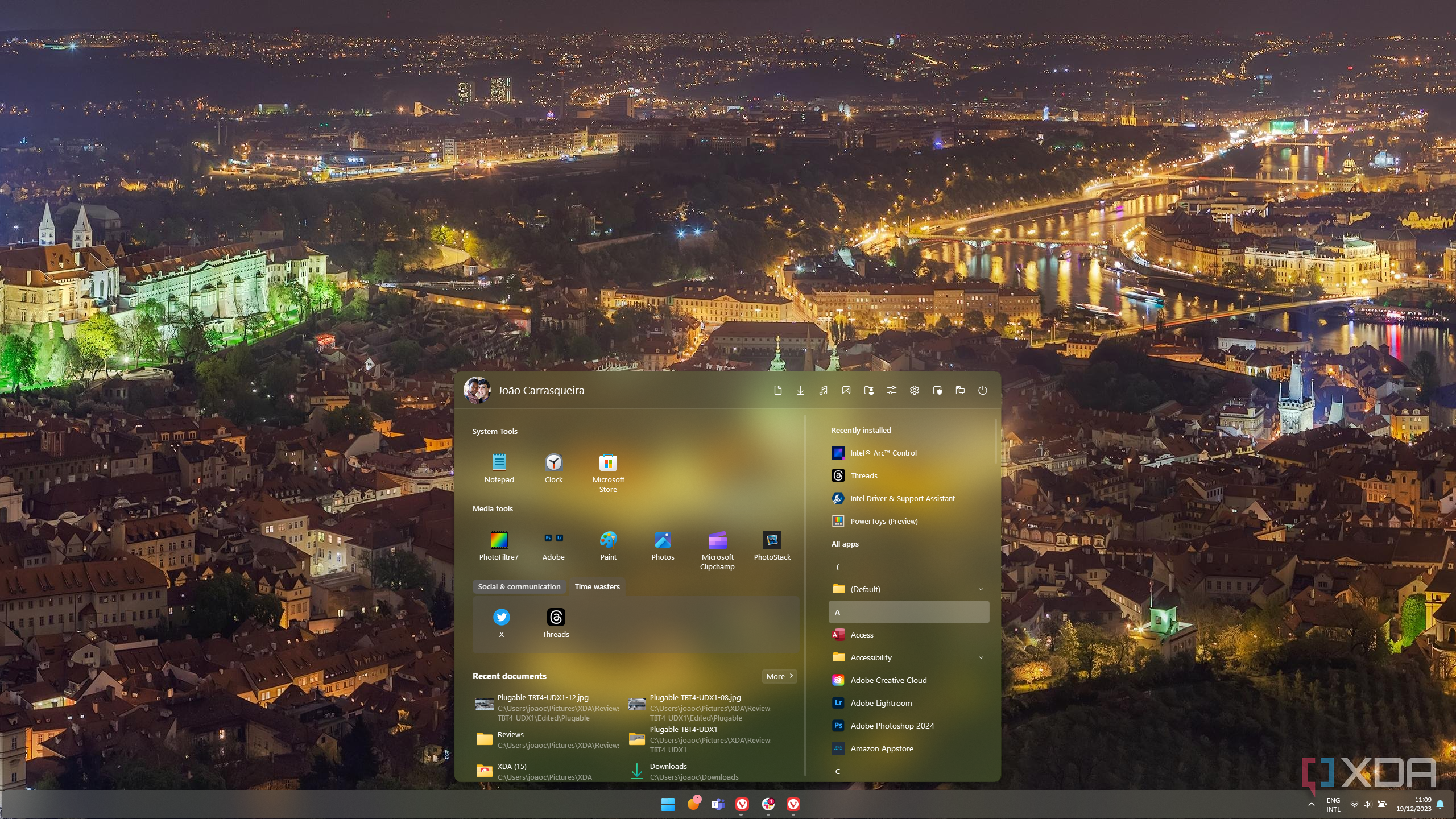Screenshot of Start11 Start menu with multiple groups and tabs
